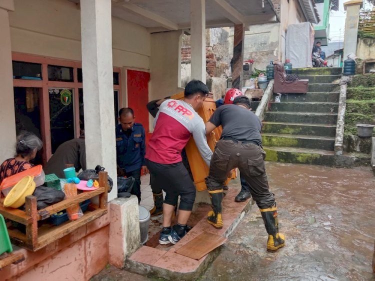Serang Direndam Banjir, Laznas PPPA Daarul Qur'an Turunkan Tim Sigab untuk Bantu Warga