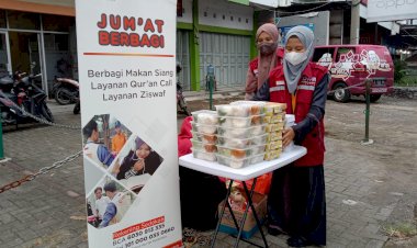 PPPA Daarul Quran Cirebon Berbagi Takjil dan Makanan On The Road