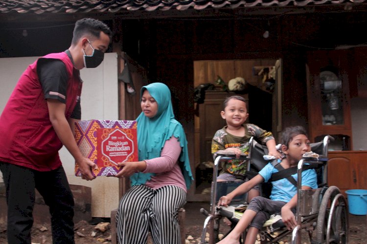 Tebar Kebahagiaan, PPPA Daarul Qur’an Yogyakarta Berbagi Bingkisan Ramadan untuk Sahabat Difabel