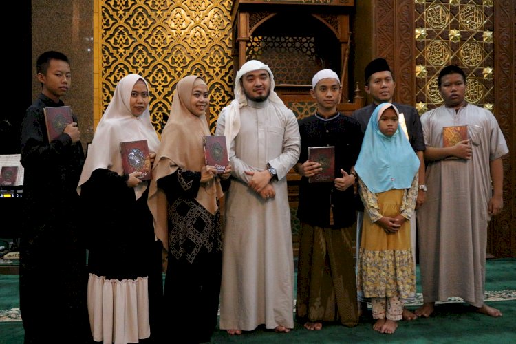 Safari Dakwah Bersama Syekh Abdul Basith, Satu Keluarga Kompak Wakaf Qur'an