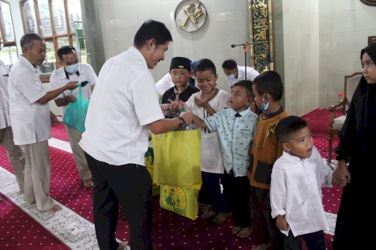 Bersama Bulog, PPPA Daarul Quran Bandung Salurkan Bingkisan Yatim