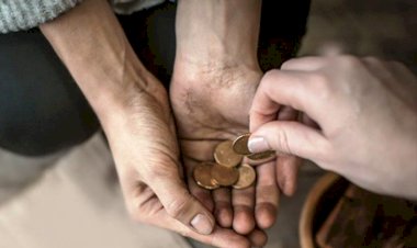 Golongan Orang yang Berhak Menerima Zakat