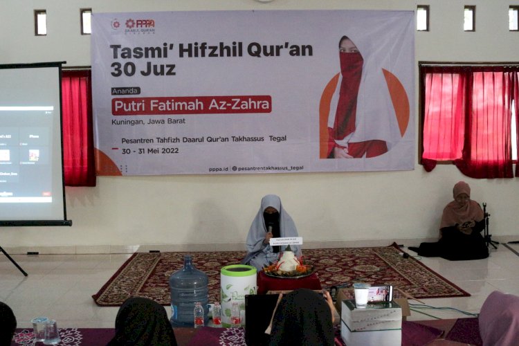 Momen Haru Putri Selesaikan Hafalan Qur'an 30 Juz