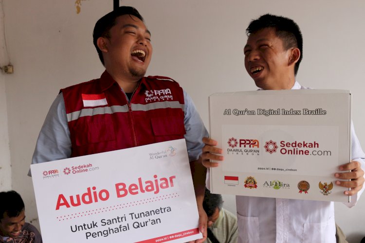 PPPA Daarul Qur'an Cirebon Salurkan Al-Qur'an Braile Audio untuk Santri Tunanetra