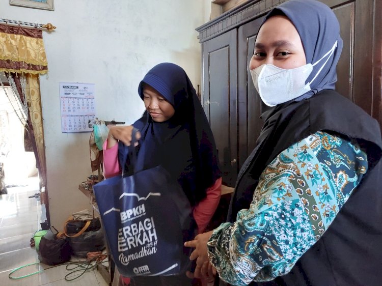 PPPA Daarul Qur'an Surabaya Salurkan Paket Alat Sholat dari BPKH