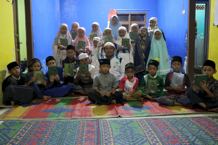 PPPA Daarul Qur'an Cirebon Bersama Mahasiswa IAIN Syekh Nurjati Tebar Mushaf Qur'an