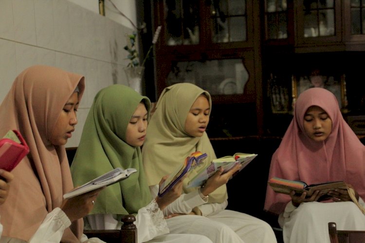 Santri Tahfidz Intensif Gelar Khataman di Rumah Ibu Dewi