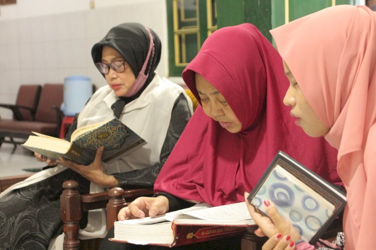 Santri Tahfidz Intensif Gelar Khataman di Rumah Ibu Dewi