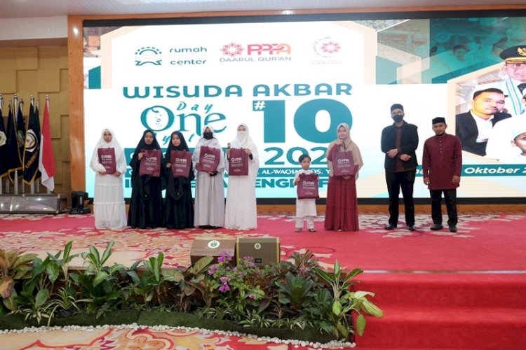 Kemeriahan Wisuda Akbar 10 Bersama Ratusan Penghafal Quran Di Sumatera