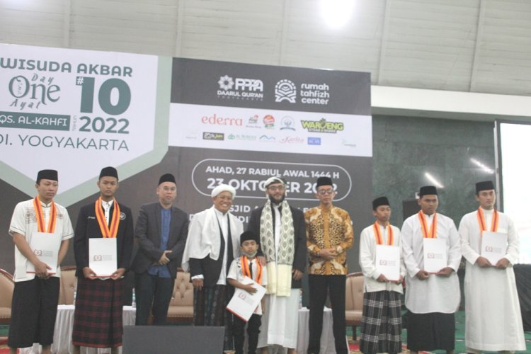 Sisi Menarik Wisuda Akbar 10 di Yogyakarta: Mulai dari Santri Termuda, Tertua hingga Terbaik