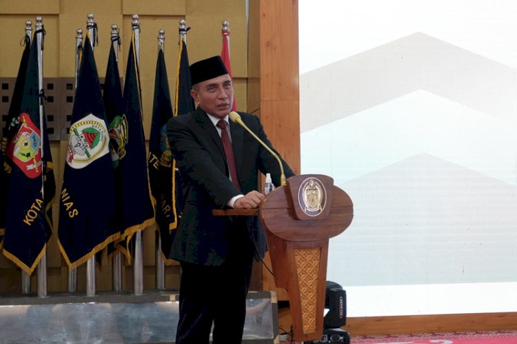 Gubernur Sumut Hadir dan Apresiasi Wisuda Akbar 10
