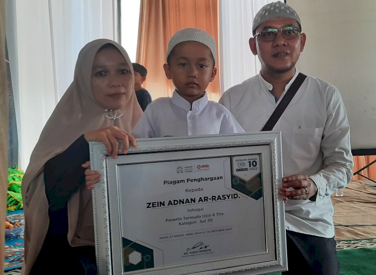 Kisah Zein, Peserta Termuda Usia 4 Tahun yang Ikut Wisuda Akbar 10 di Palembang