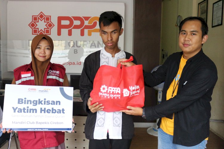 BAPEKIS Bank Mandiri Cirebon Amanahkan Bingkisan Untuk Yatim dan Dhuafa