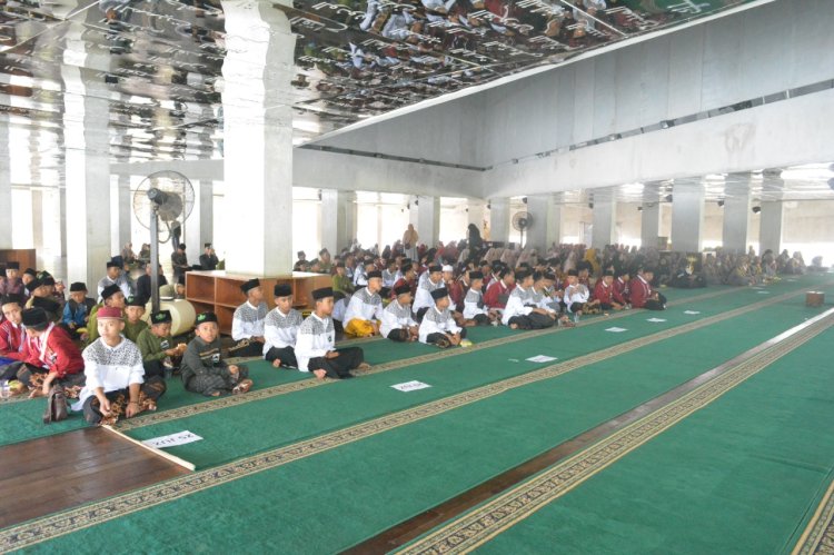 Wisuda Akbar ke 10 di Islamic Center Tulang Bawang Barat Lampung