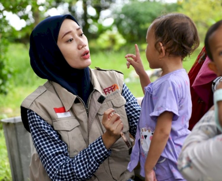FOTO: Kedekatan Tim Sigab dengan Anak-anak dan Pengungsi di Cianjur