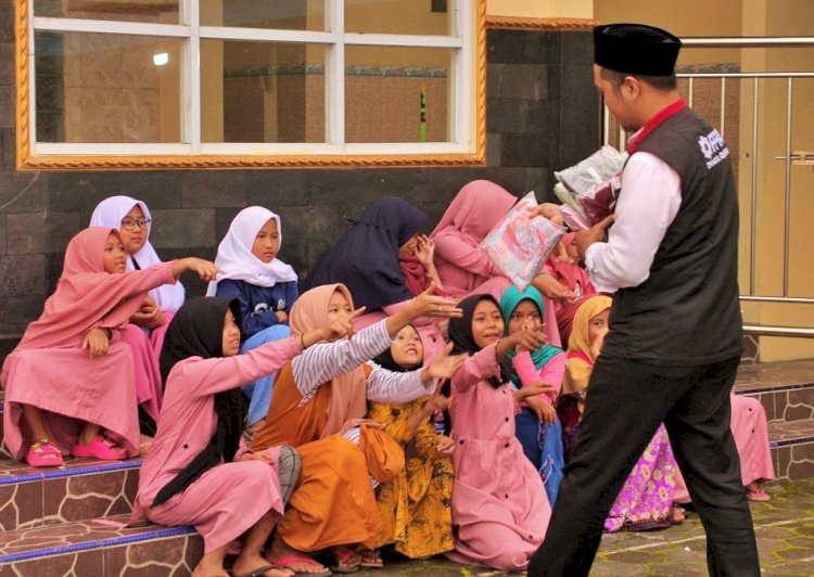 Sinergi Distribusi Mushaf dan Alat Sholat Batch 1 PPPA Daarul Qur’an Yogyakarta Bersama Beramaljariyah.org dan Evermos