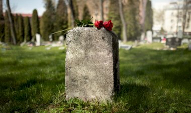 Tata Cara Ziarah Kubur dan Bacaannya