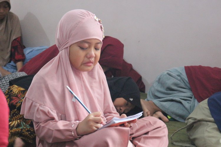 Aksi Mobile Qur'an Hadirkan Sesi Muhasabah Birrul Walidain Bersama Santri Rumah Tahfidz Herman Untari Al Jannah