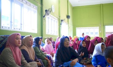 Ibu-ibu pun Khusyuk Ikut Mobile Qur'an