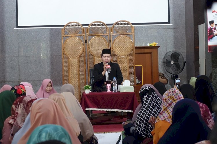 Dai Muda Koh Dennis Lim  Mengisi Tausiyah di Kajian Muslimah Daarul Quran