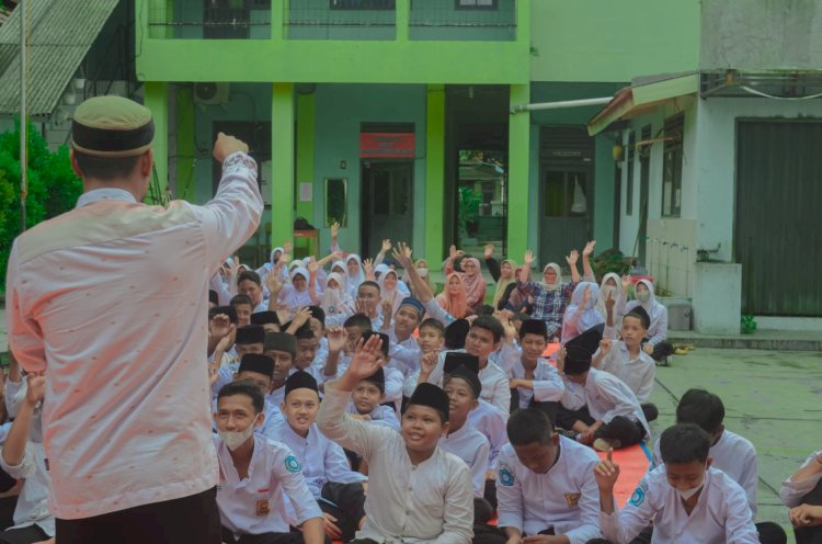 Mobile Qur'an Hibur Siswa SMP Tunas Bangsa Cilegon dalam Rangka Isra Mi'raj