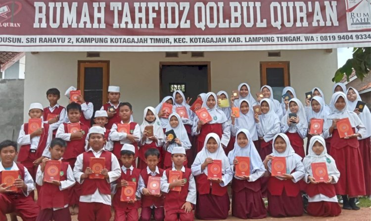 Sedekah Mushaf Qur'an untuk Santri Rumah Tahfidz Qolbul Qur’an Lampung