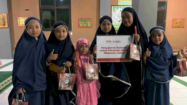 Berbagi Hygiene Kit untuk Penyintas Banjir di Makassar