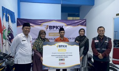 Serah Terima Progran Kemaslahatan BPKH RI Pengadaan Motor Layanan LAZ Ummul Quro