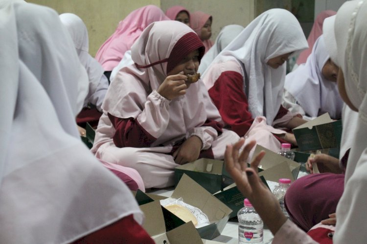 Berbagi Buka Puasa Catering Kang Bagong Bersama Santri Rumah Tahfizh Al-Mabrur