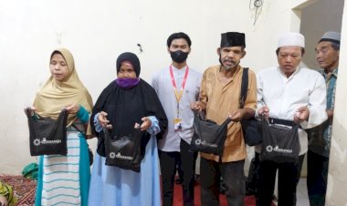 Saat Santri Tunanetra Mendapat Daging Qurban