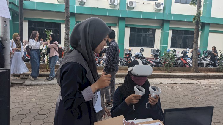 Hari Pertama Zakat Goes to Campus, Pengunjung Bisa Rasakan Haji Virtual di Gerai PPPA Daarul Qur'an Banten