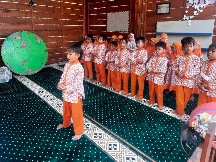 Sajadah Karpet Baru untuk Anak-Anak TK Alam Avicenna Banguntapan Bantul