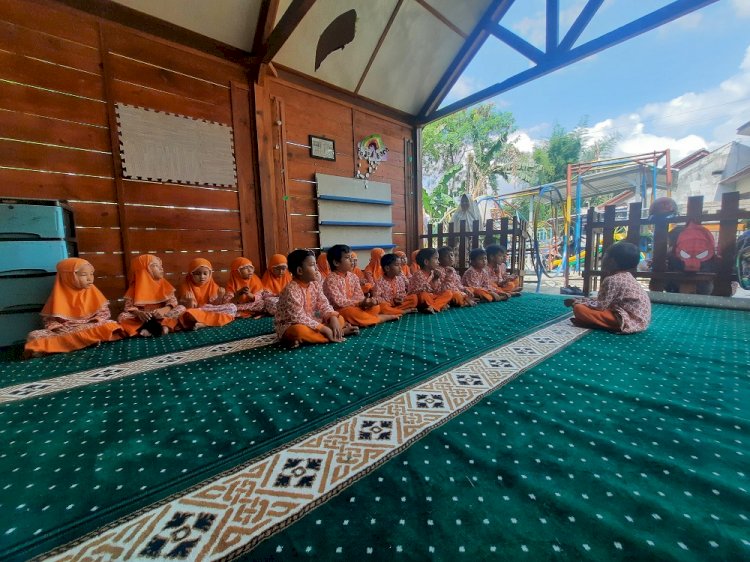Sajadah Karpet Baru untuk Anak-Anak TK Alam Avicenna Banguntapan Bantul