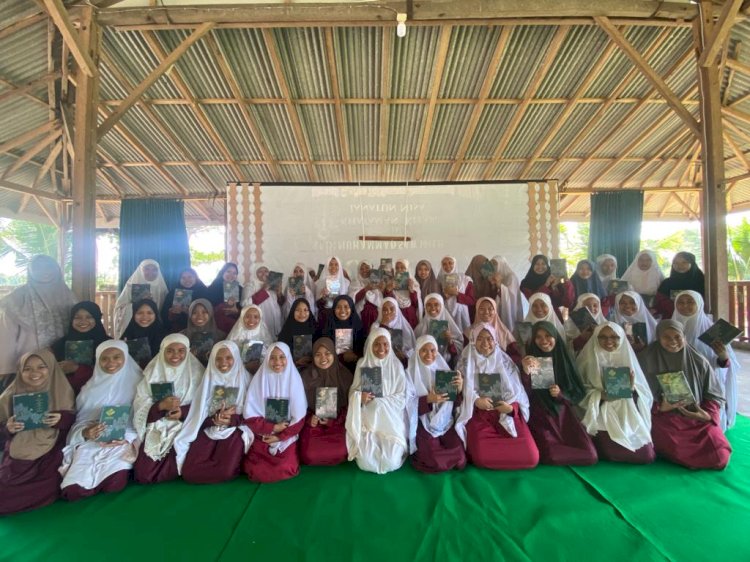 PPPA Daarul Qur'an Surabaya Salurkan Al-Qur'an untuk Santri Pesantren Takhassus Banyuwangi