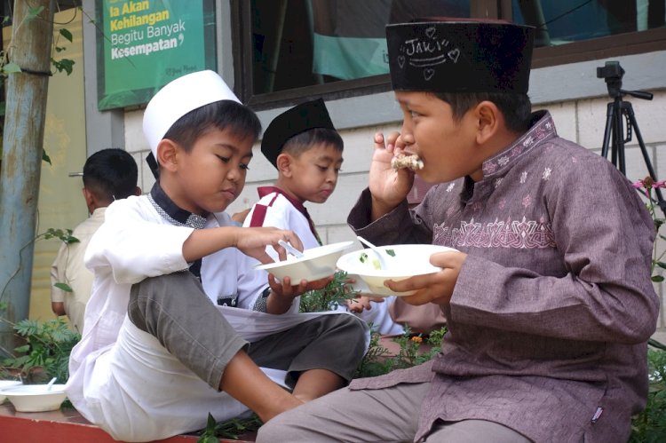 Nyate Bareng, Momen Berbagi Kebahagiaan Bunda Mengaji Bersama Santri Penghafal Quran