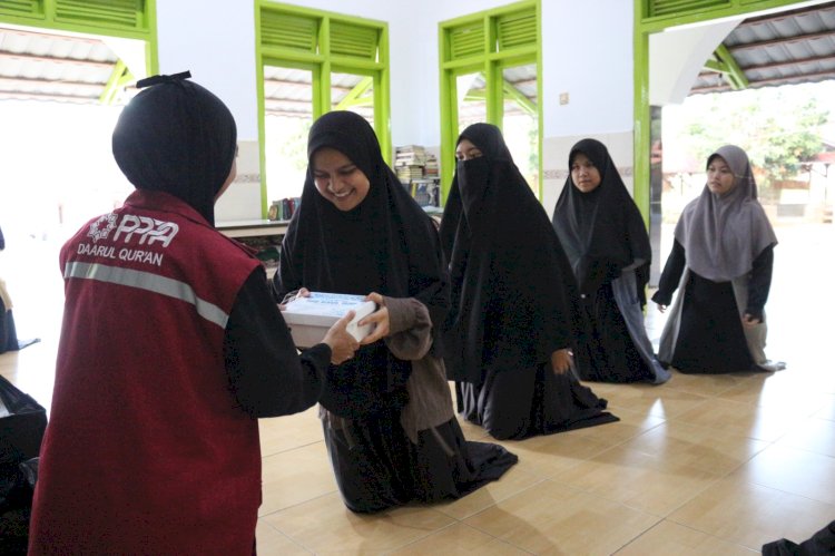 Rayakan Kemerdekaan, PPPA Daarul Qur’an Cirebon Salurkan Paket Buka Puasa