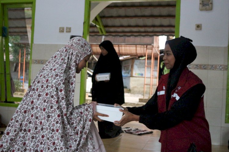 Rayakan Kemerdekaan, PPPA Daarul Qur’an Cirebon Salurkan Paket Buka Puasa