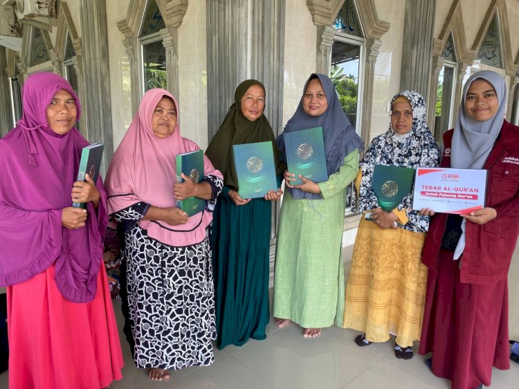 PPPA Daarul Qur’an Medan Salurkan Qur’an Wakaf untuk Ibu-ibu Pejuang Qur’an