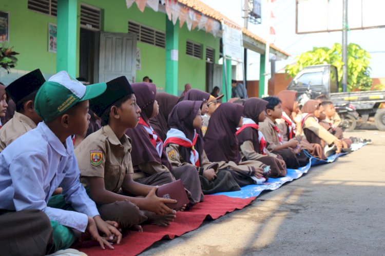 Aksi Mobile Qur’an di MI Al Mukaromah Bandengan Cirebon