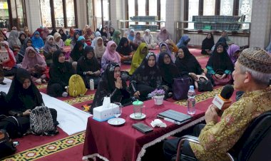 KH. Ahmad Kosasih Bahas Keagungan Akhlak Rasulullah SAW