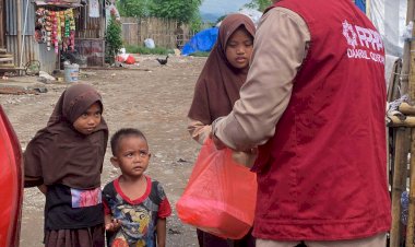 Lebih Dekat dengan Mustahik, PPPA Daarul Qur'an Sulsel Berbagi Hidangan Jum'at