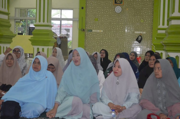 PPPA Daqu Banten bersama bunda Astri Ivo Bekali ibu-ibu Muslimah Kajian Parenting Islami