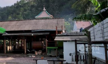 Mushola Bekas Kandang Babi