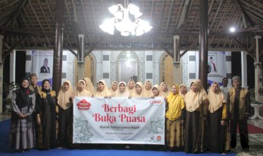 Berbagi Buka Puasa Santri Tahfizh Lansia Bersama Ayam Geprek Sai 