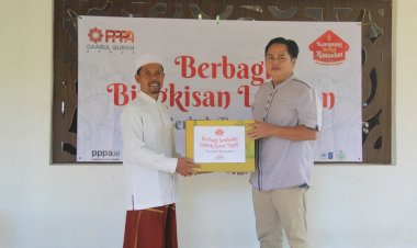Senyum Bahagia Santri dan Guru Ngaji Bisa Bawa Pulang Kado Cinta dari Sahabat Daqu