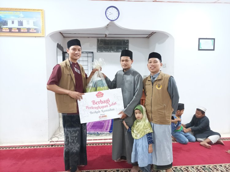 PPPA Daarul Qur'an Medan Berbagi Perlengkapan Sholat di 2 Masjid Kampung Sihotang Kabupaten Samosir