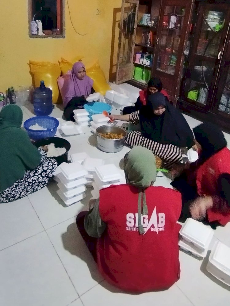 Ratusan Paket Makanan dibagikan untuk Warga Terdampak Bencana di Luwu