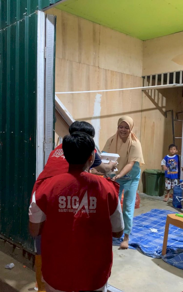 Ratusan Paket Makanan dibagikan untuk Warga Terdampak Bencana di Luwu