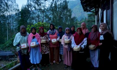 Berbagi Daging Qurban Untuk Masyarakat Dan Santri Kampung Qur'an Bromo
