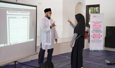 Mengaji dalam Hening, Gambaran Saat Anak-anak Tunarungu Belajar Al-Qur’an Isyarat